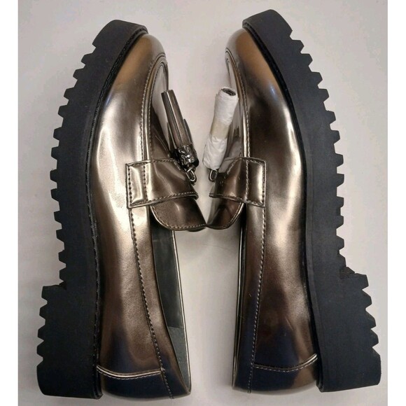 Franco Sarto Sz 5.5 Carolynn Loafers Metallic Pewter Silver w/ Tassels Lugg Sole - Picture 4 of 16